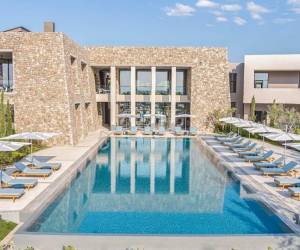 W Costa Navarino