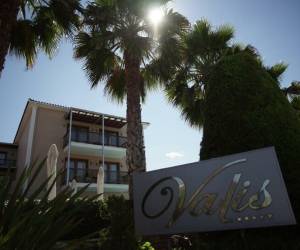 Valis Resort