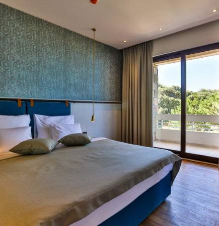Junior suite, pogled more