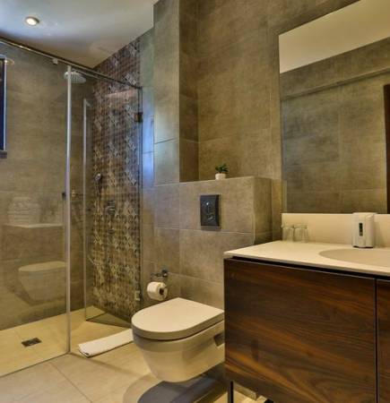Junior suite, pogled more