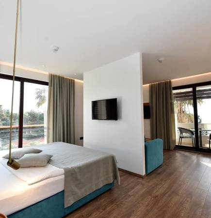 Junior suite, pogled more